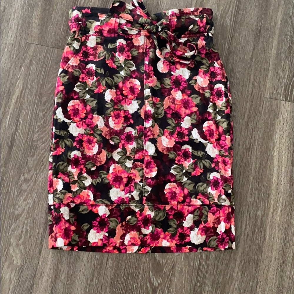 Floral pencil skirt with bow